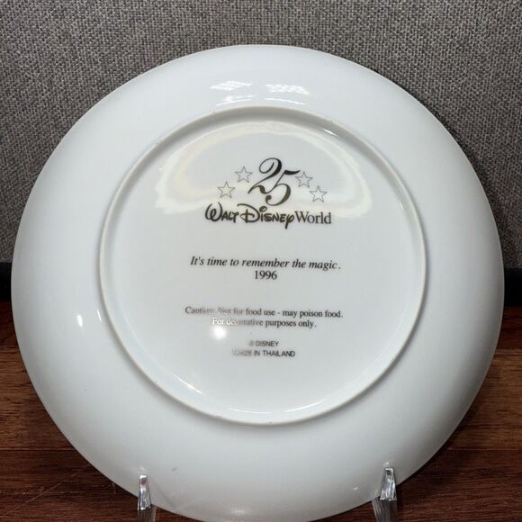 Vintage Walt Disney World 25 Years Collector's Plate Magic Kingdom 1996 - Picture 3 of 3